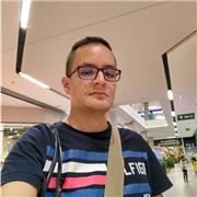 Daniel caicedo, profesor de artes imparte clases de dibujo y pintura a todas las edades